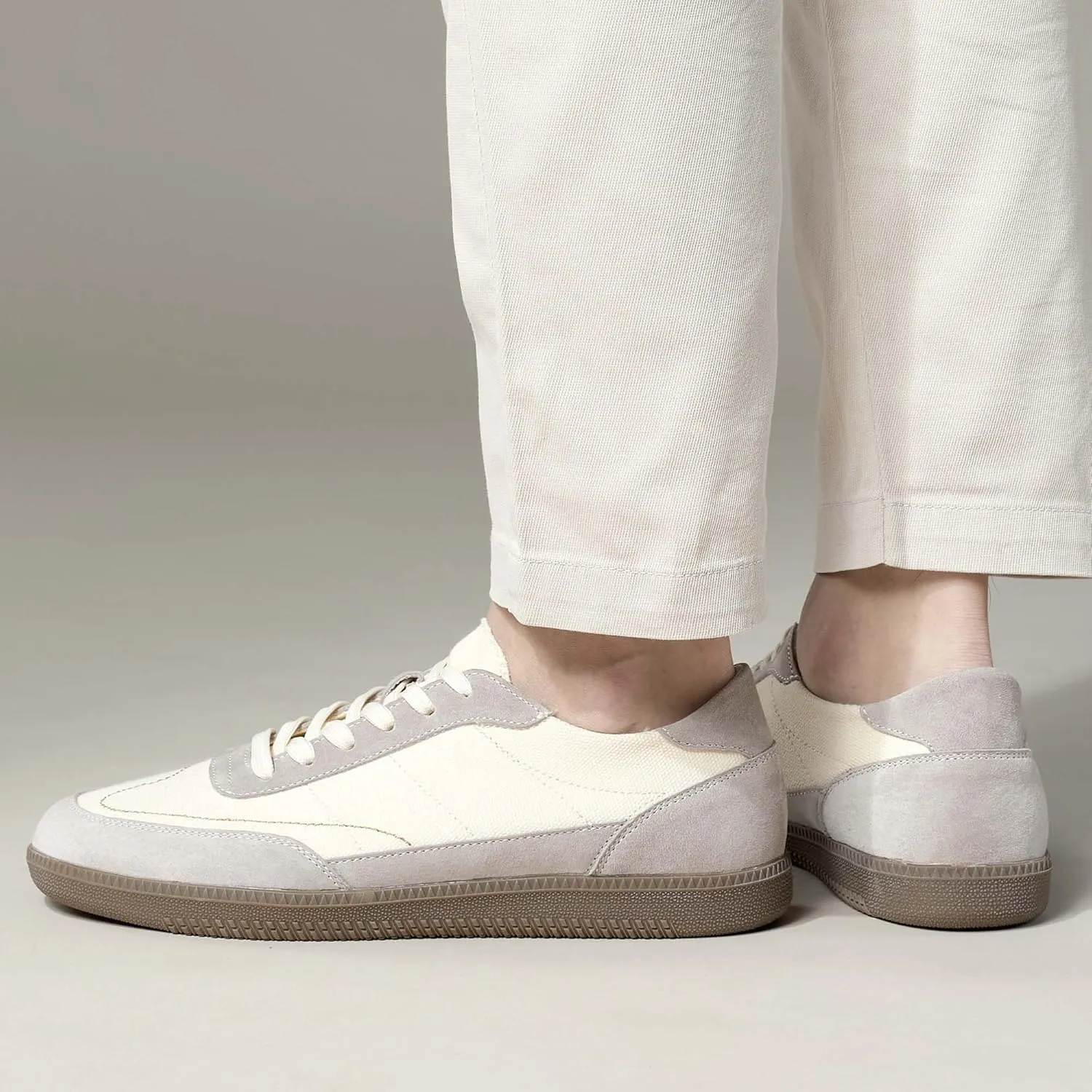 Men's Fashion Sneakers Breathable Wide Toe Casual Low Top Walking Shoes Classic Lace Up Non-Slip Tennis Running Shoes Multifunctional Trainers Retro Casual Flat Shoes