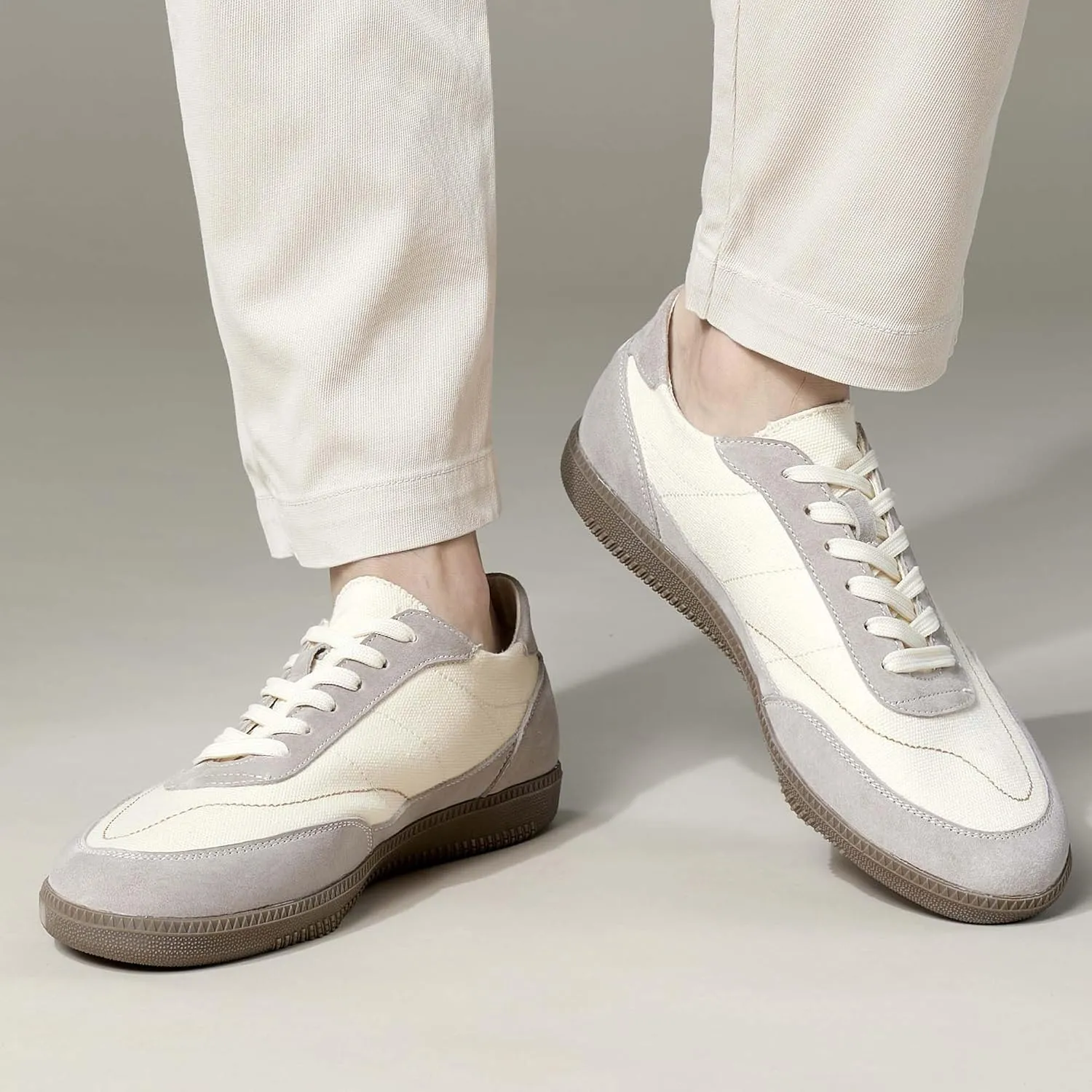Men's Fashion Sneakers Breathable Wide Toe Casual Low Top Walking Shoes Classic Lace Up Non-Slip Tennis Running Shoes Multifunctional Trainers Retro Casual Flat Shoes