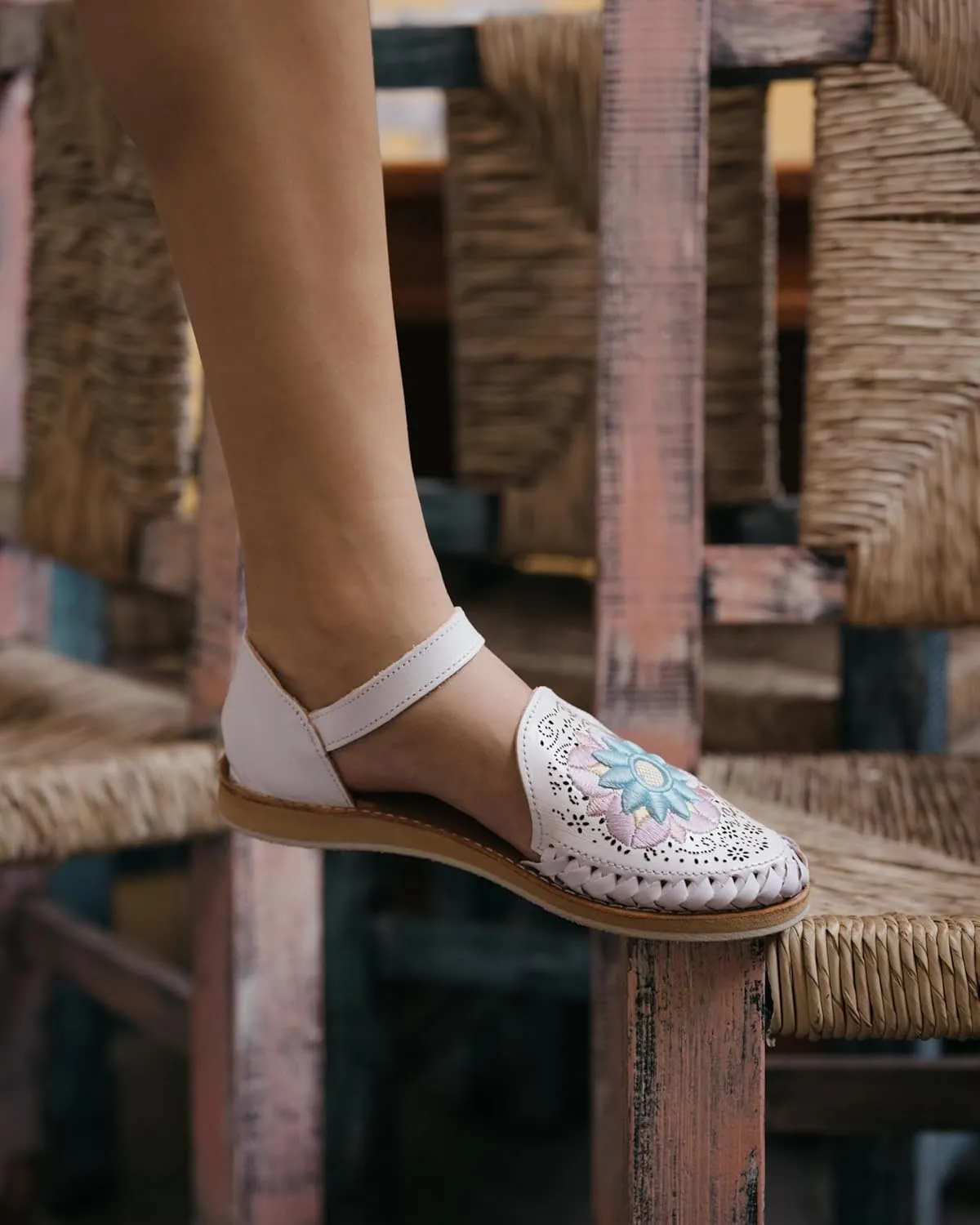Mexico en la Piel Handcrafted White Leather Flat Sandals for Women - Closed Heel with Floral Embroidery, Adjustable Ankle Buckle, Water-Resistant, Comfortable, Durable