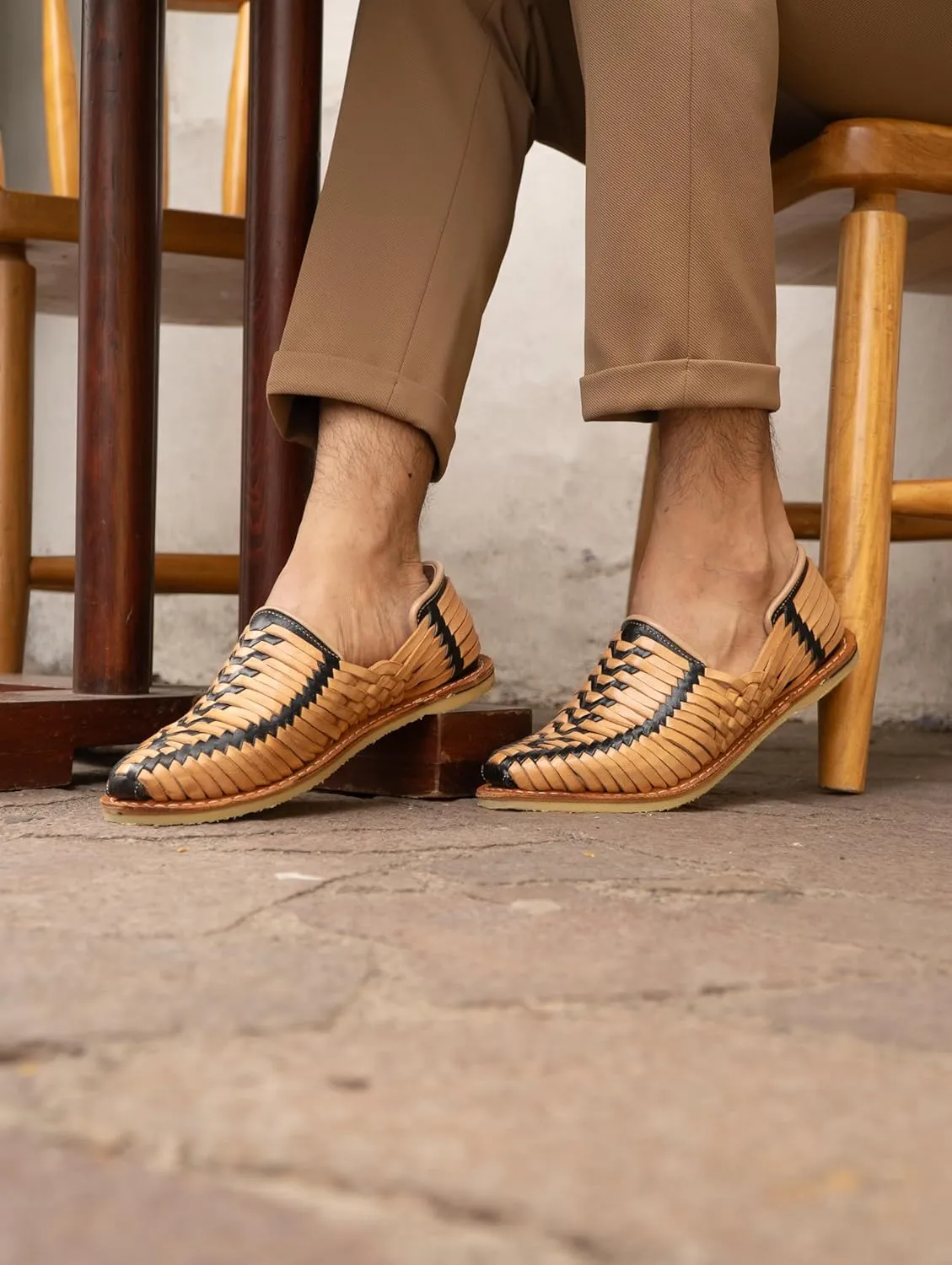 Mexico en la Piel Leather Shoes for Mens in Black and Beige Color