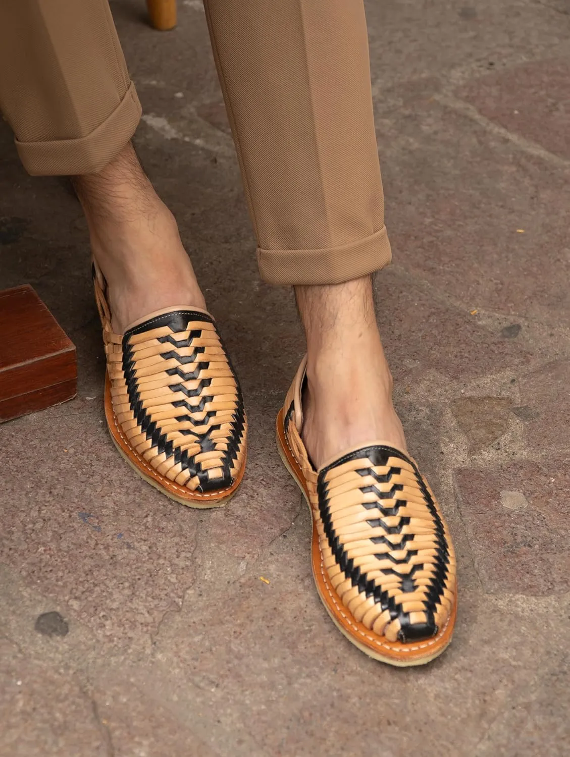 Mexico en la Piel Leather Shoes for Mens in Black and Beige Color