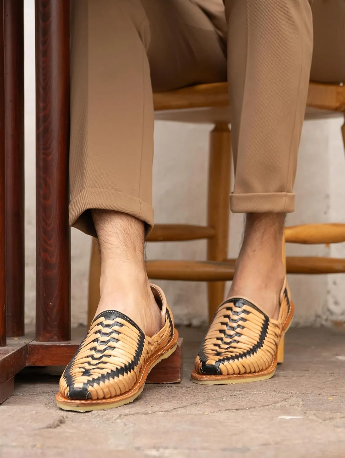 Mexico en la Piel Leather Shoes for Mens in Black and Beige Color