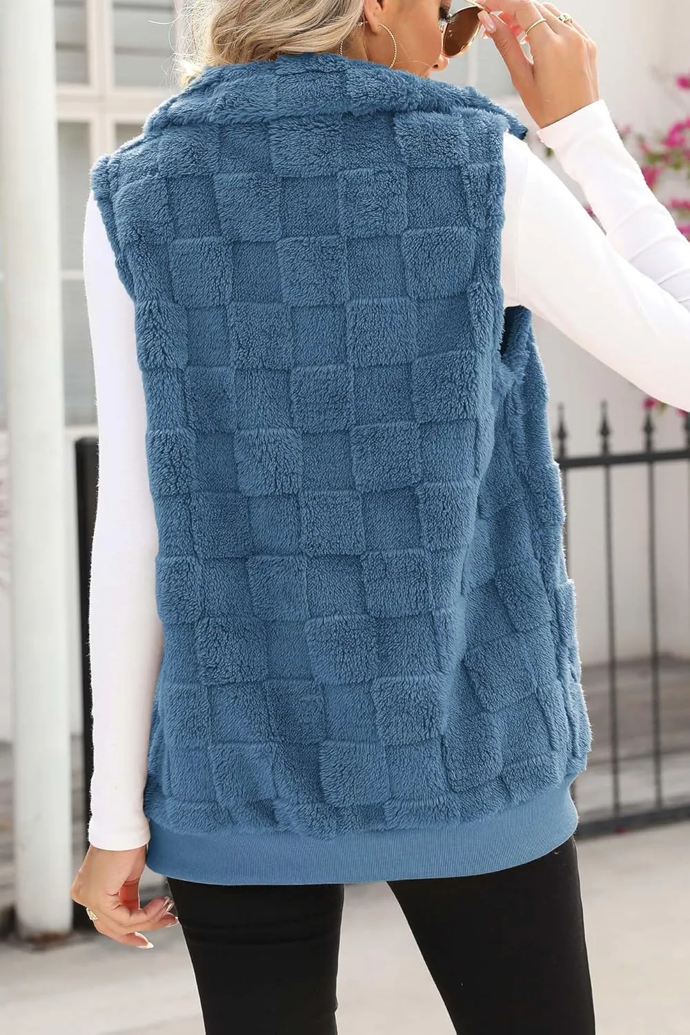 ReachMe Womens Fuzzy Fleece Vest Sleeveless Sherpa Jacket with Pockets Warm Fluffy Zip Up Outerwear Coats