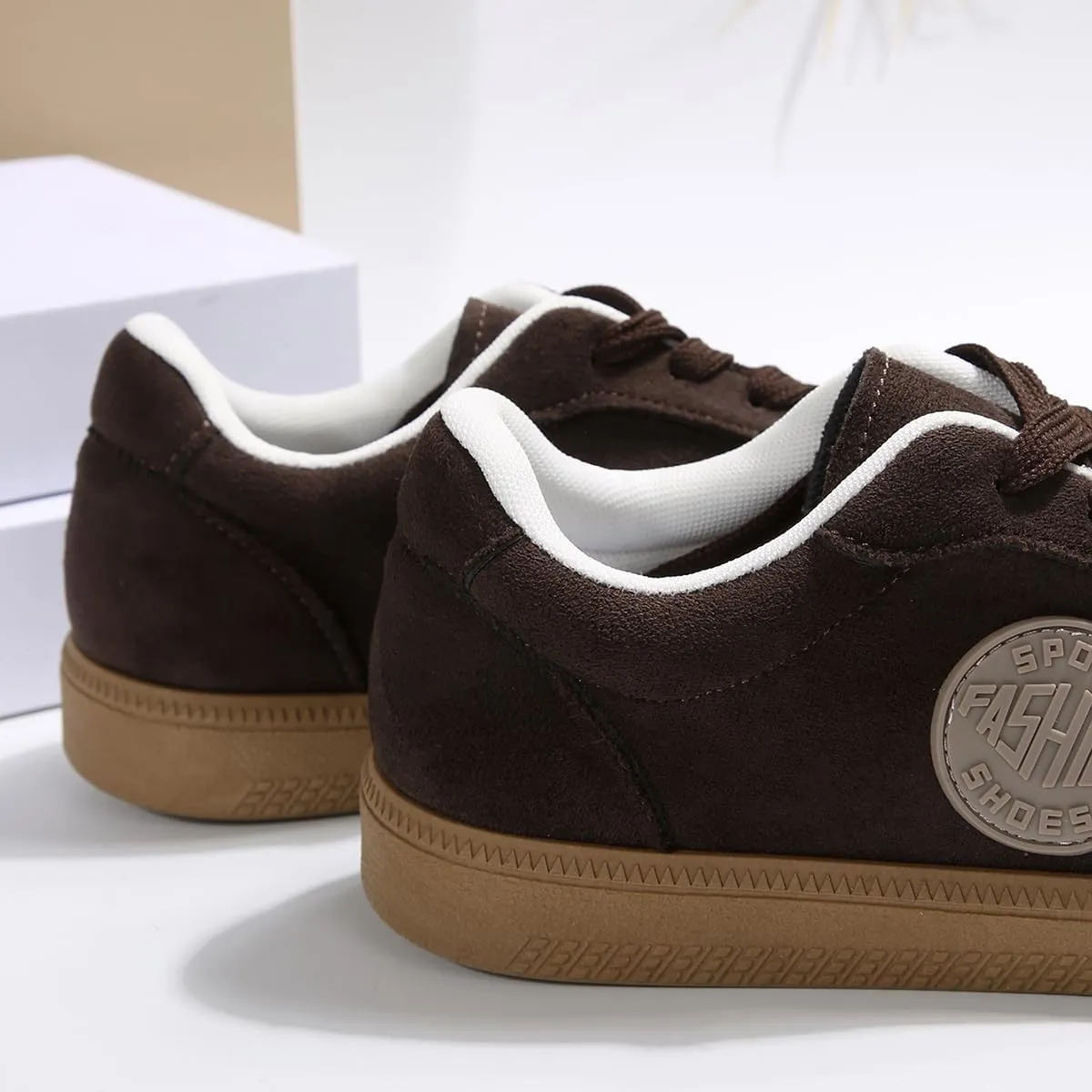 Women’s Retro Casual Sneakers – Faux Suede Fashion Skate Shoes with Rubber Sole, Lace-Up Design, and Street Style Look – Comfortable Everyday Walking Trainers for Travel, Campus & City Wear