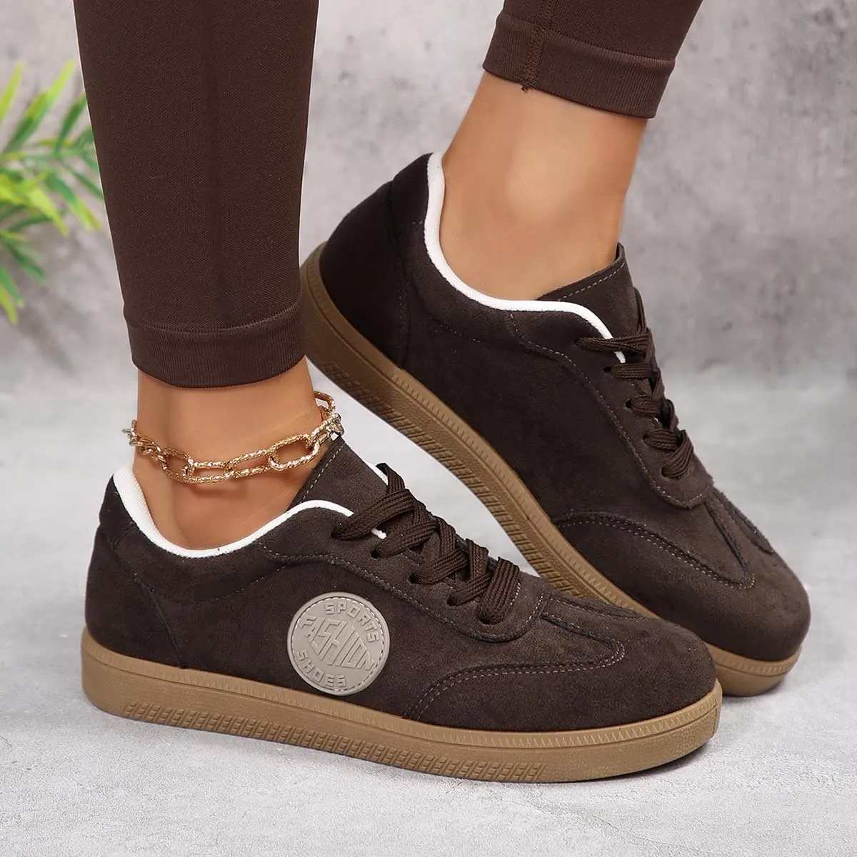 Women’s Retro Casual Sneakers – Faux Suede Fashion Skate Shoes with Rubber Sole, Lace-Up Design, and Street Style Look – Comfortable Everyday Walking Trainers for Travel, Campus & City Wear