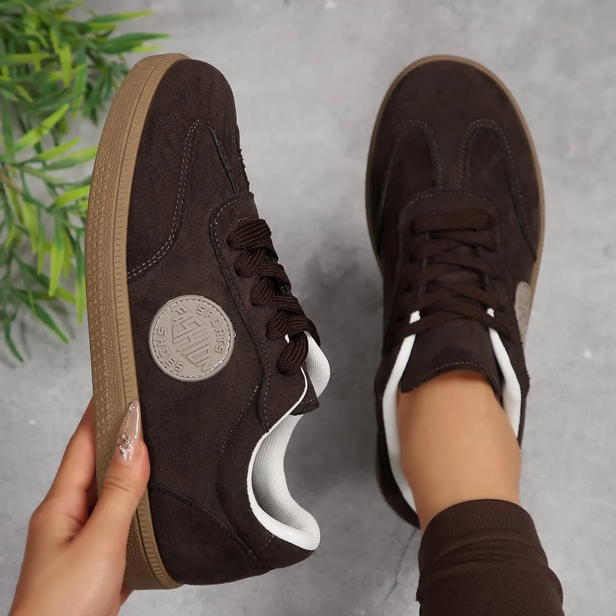 Women’s Retro Casual Sneakers – Faux Suede Fashion Skate Shoes with Rubber Sole, Lace-Up Design, and Street Style Look – Comfortable Everyday Walking Trainers for Travel, Campus & City Wear