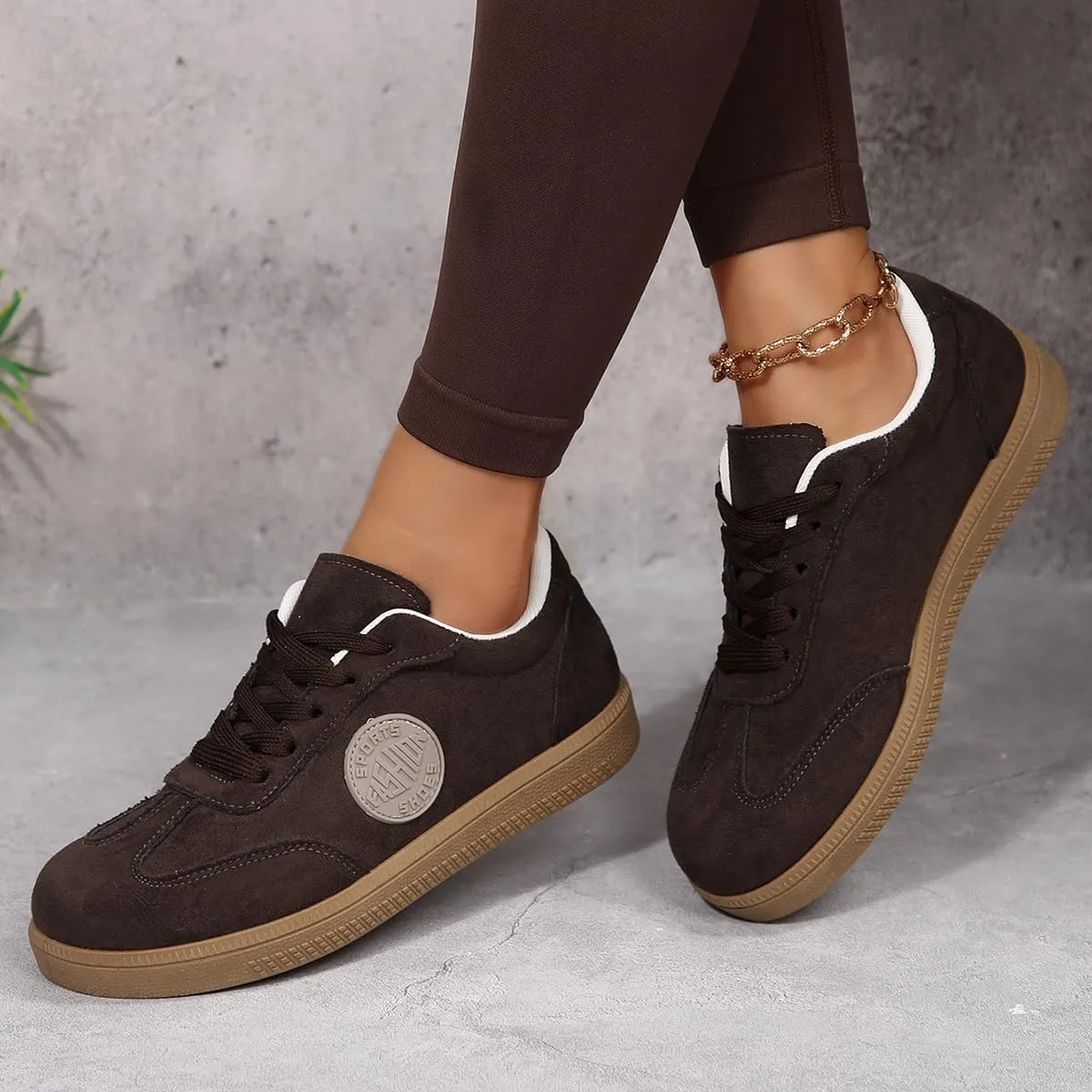 Women’s Retro Casual Sneakers – Faux Suede Fashion Skate Shoes with Rubber Sole, Lace-Up Design, and Street Style Look – Comfortable Everyday Walking Trainers for Travel, Campus & City Wear