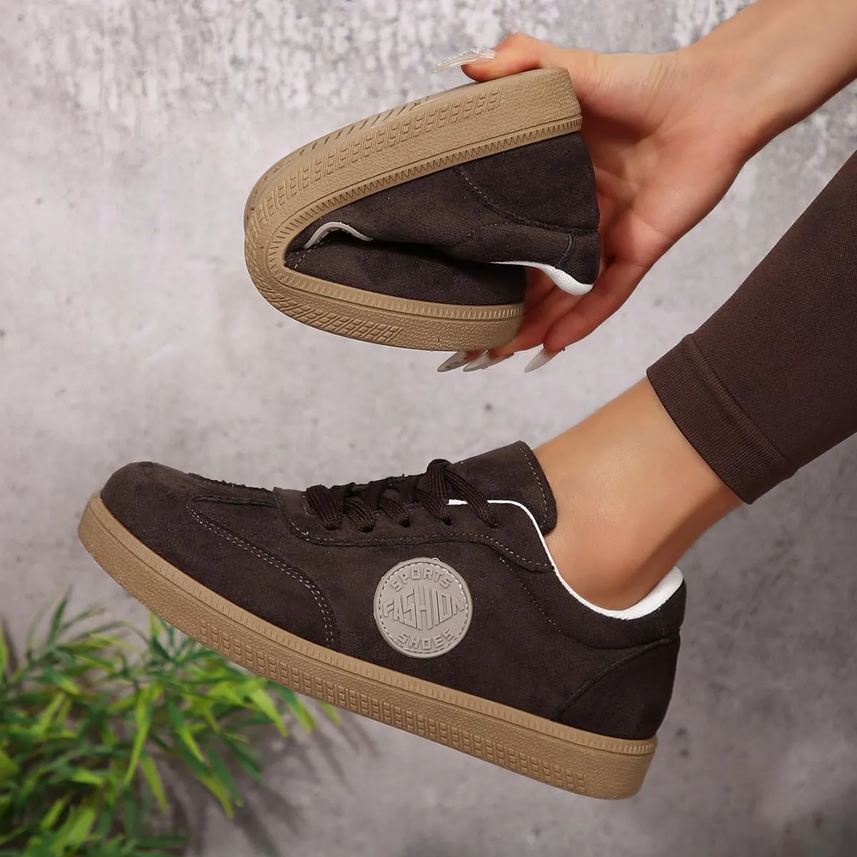 Women’s Retro Casual Sneakers – Faux Suede Fashion Skate Shoes with Rubber Sole, Lace-Up Design, and Street Style Look – Comfortable Everyday Walking Trainers for Travel, Campus & City Wear