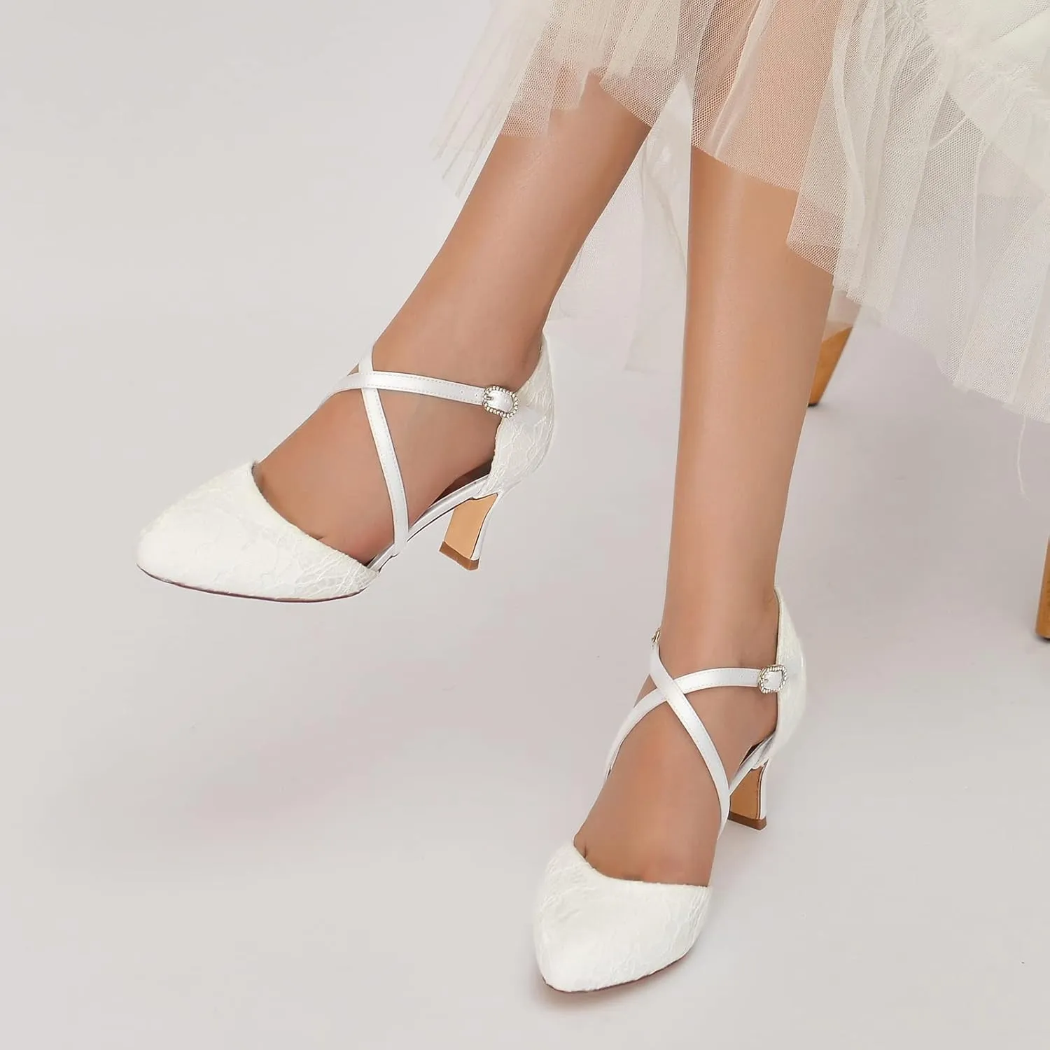 Women's Vintage Lace Wedding Shoes Round Closed Toe Bridal Pumps Mary Jane Low Heels Pumps Prom Party Dress Shoes