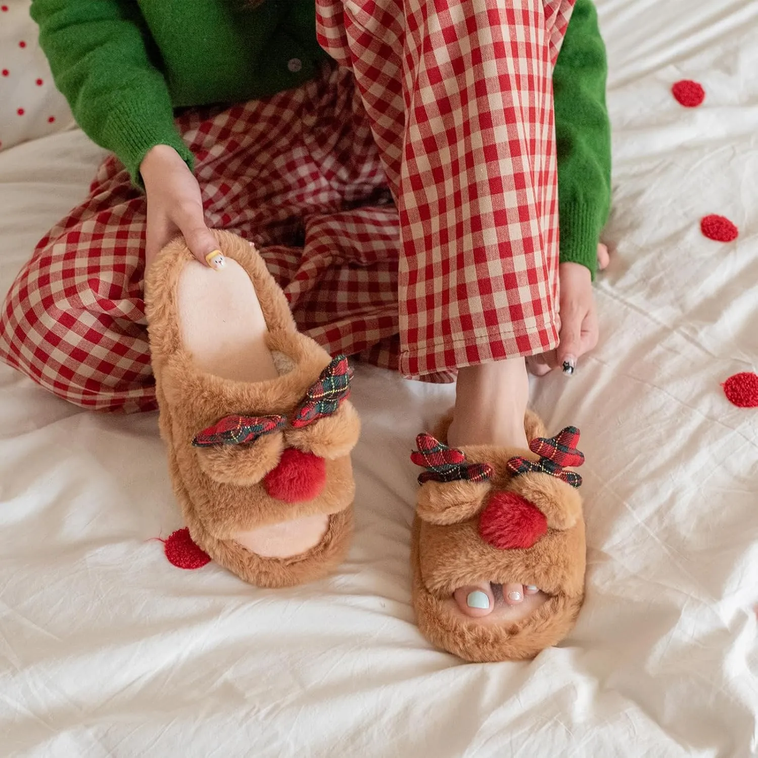 XIXITIAO Christmas Slippers,Reindeer Slippers for Women and Men,Cozy Memory Foam Slippers,Soft House Slippers,Slip-on Indoor Slippers